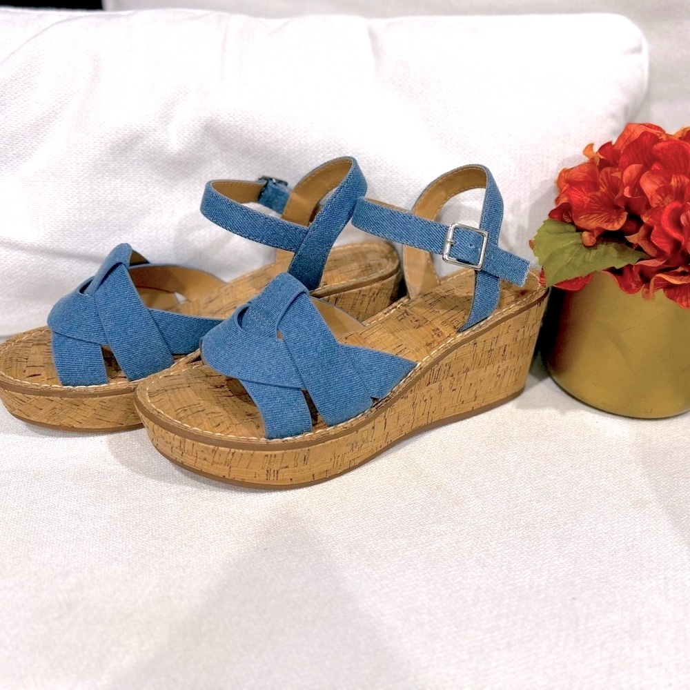 White Mountain Blue Wedge Sandals 7.5